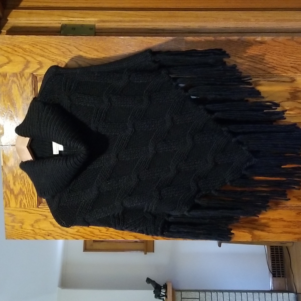 BLACK FRINGE CHUNKY PONCHO PULLOVER SWEATER A3C